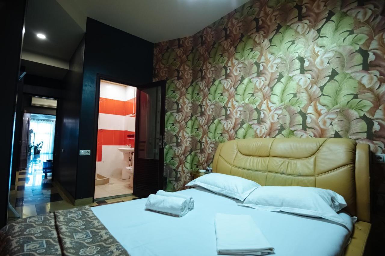 Golden Seconds Hotel Yerevan Exterior photo