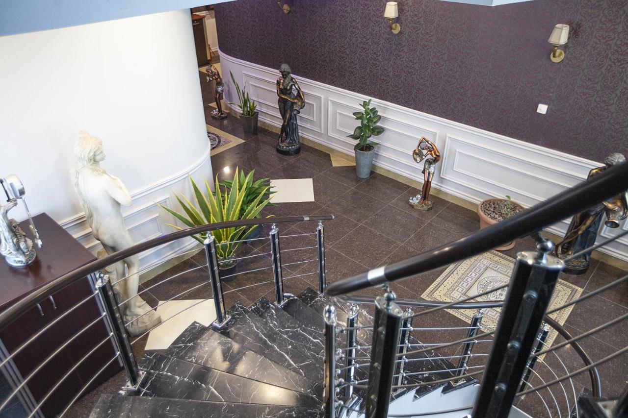 Golden Seconds Hotel Yerevan Exterior photo